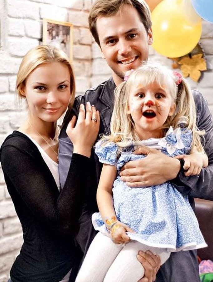 Ольга арнтгольц фото с мужем и детьми сейчас