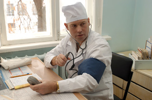 Виктор Сухоруков  в роли врача