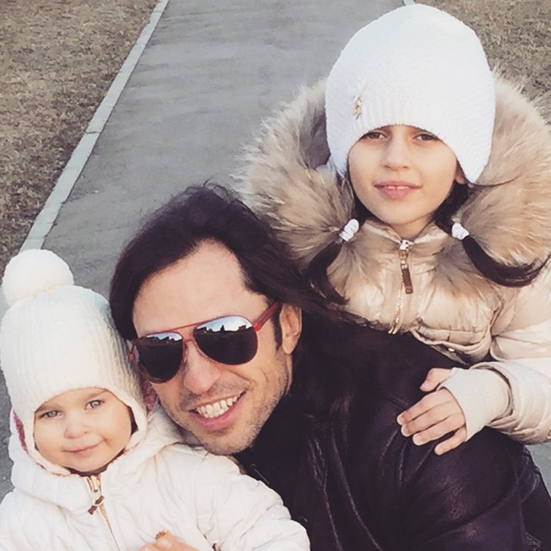 Александр Ревва с дочками